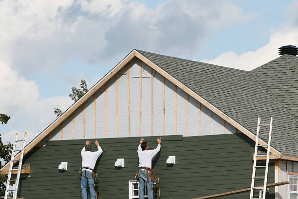 Professional Siding Installation technician working in Bentonville, VA